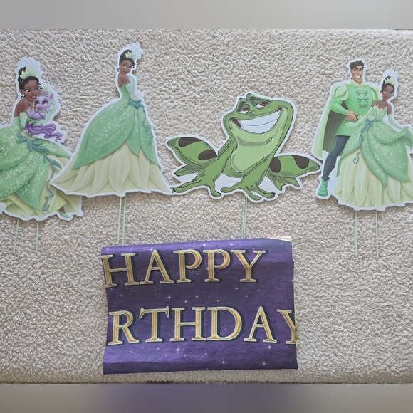 Princess Tiana happy birthday banner and yard figures - Picture 2 of 3
